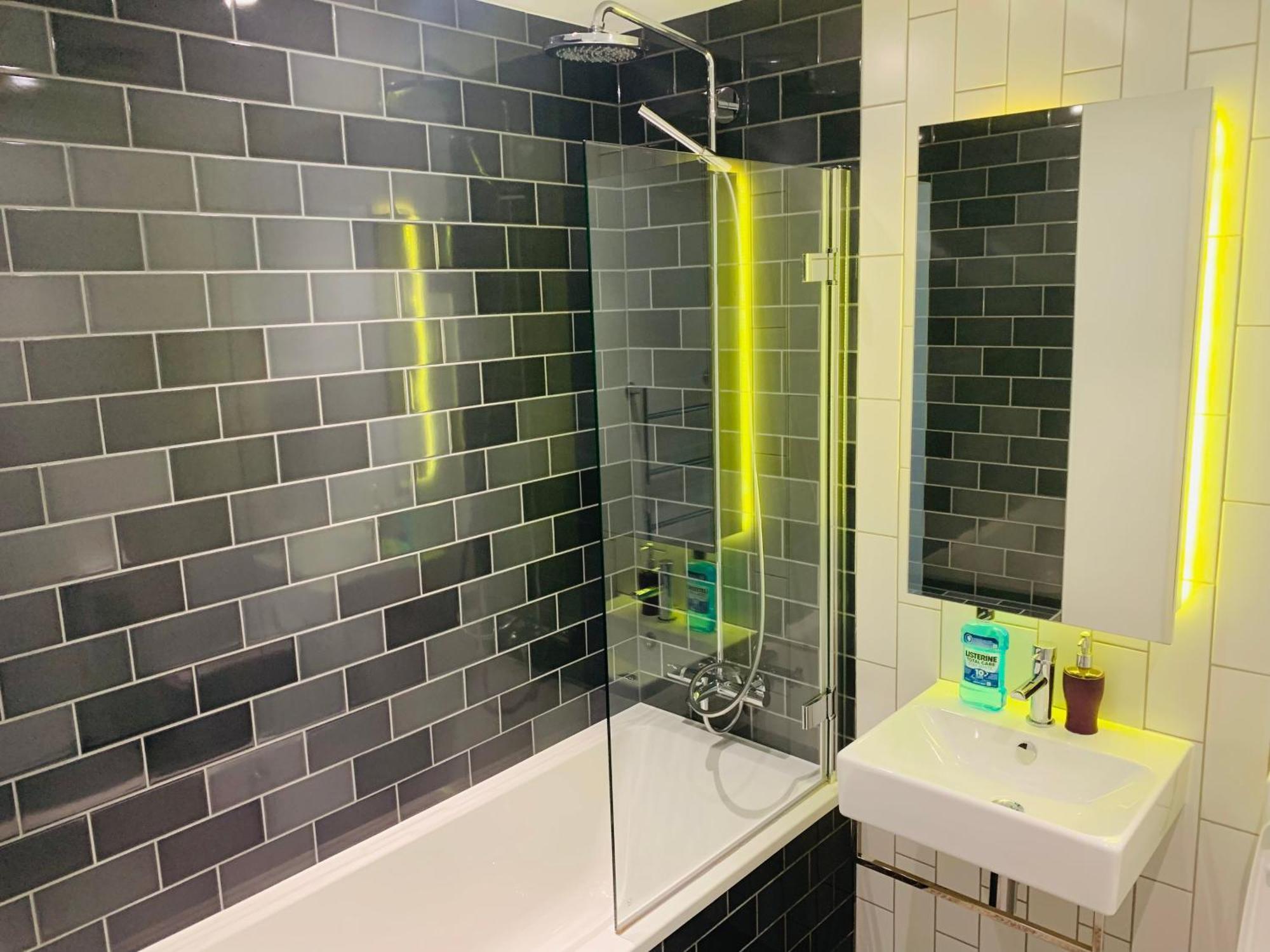 Lush Living - Double Room With Private Bathroom London Eksteriør billede